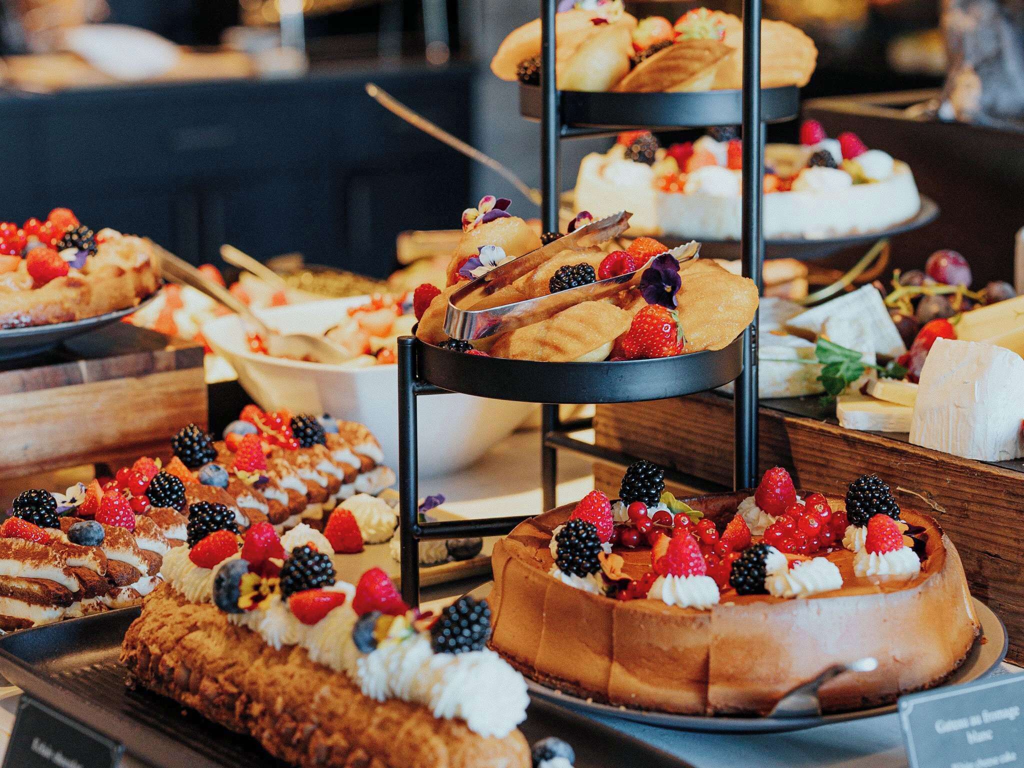 Petit déjeuner buffet (35 EUR par personne)