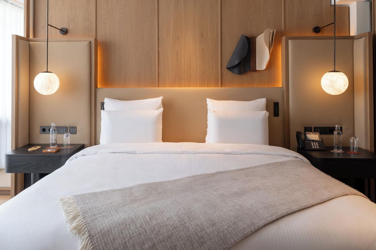 Premium bedding, in-room safe, desk, soundproofing