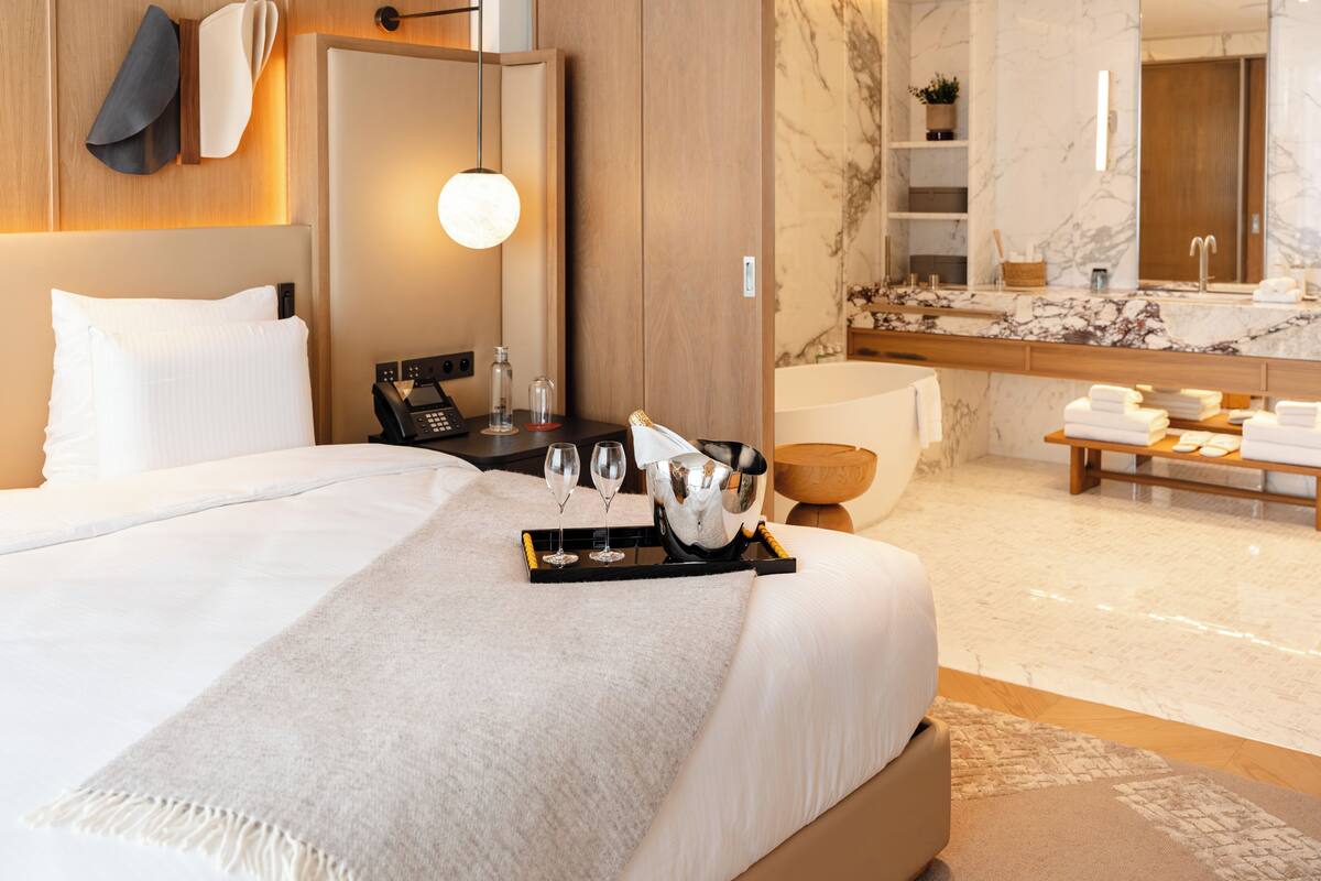 Premium bedding, in-room safe, desk, soundproofing