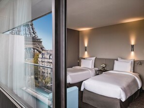 Luxe beddengoed, een kluis op de kamer, een bureau, geluiddichte muren