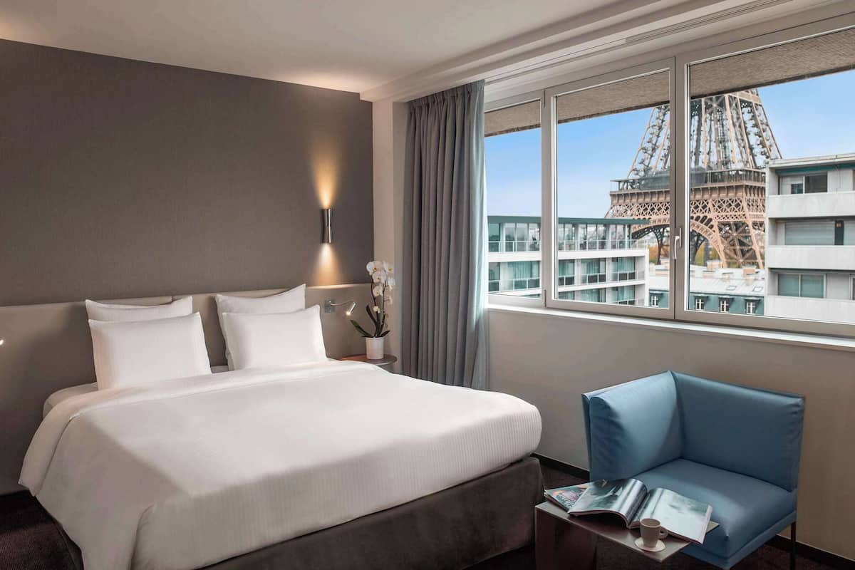Premium bedding, in-room safe, desk, soundproofing