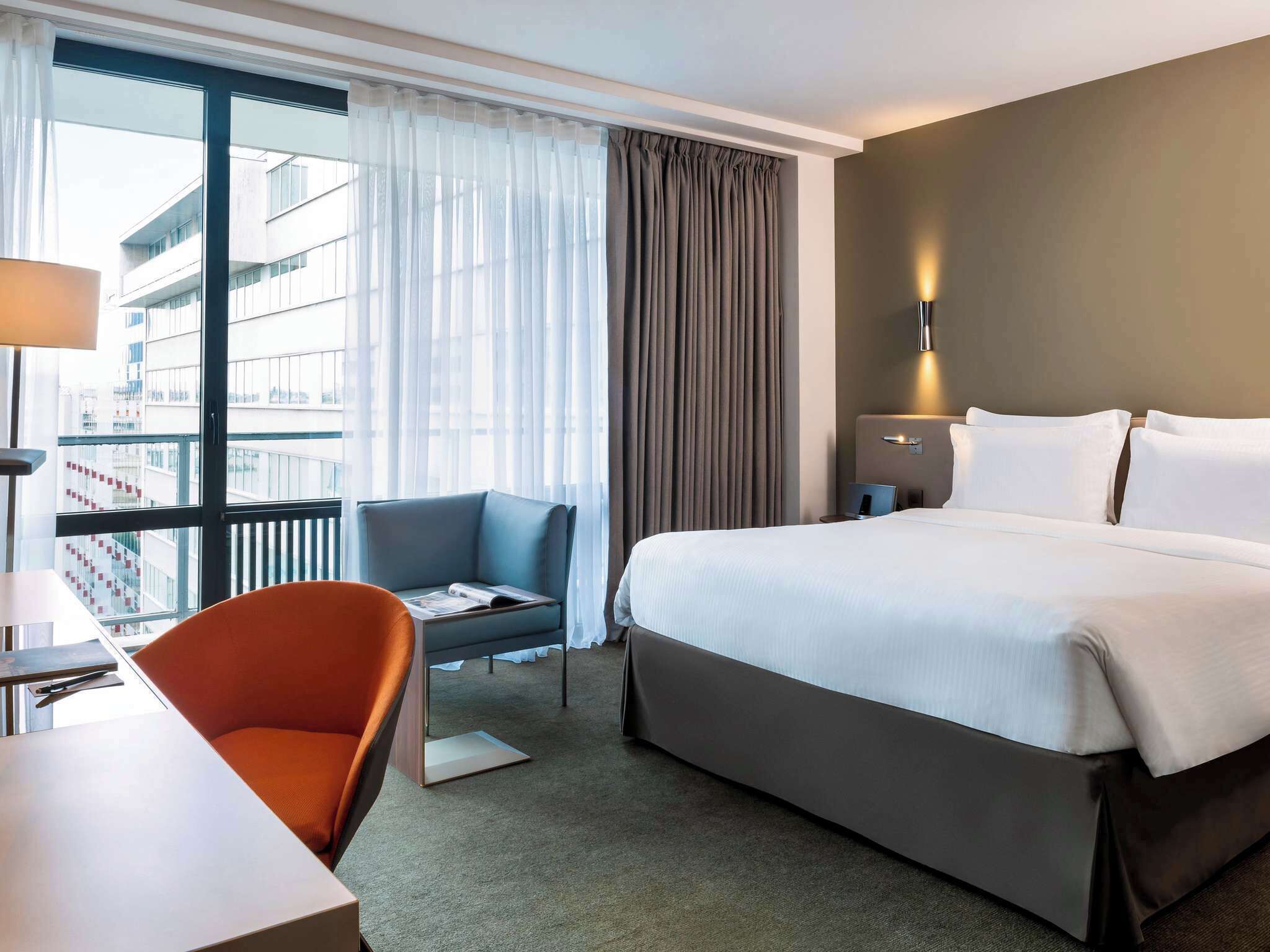 Classic Room, 1 King Bed, Balcony, Garden View | Premium bedding, in-room safe, desk, soundproofing