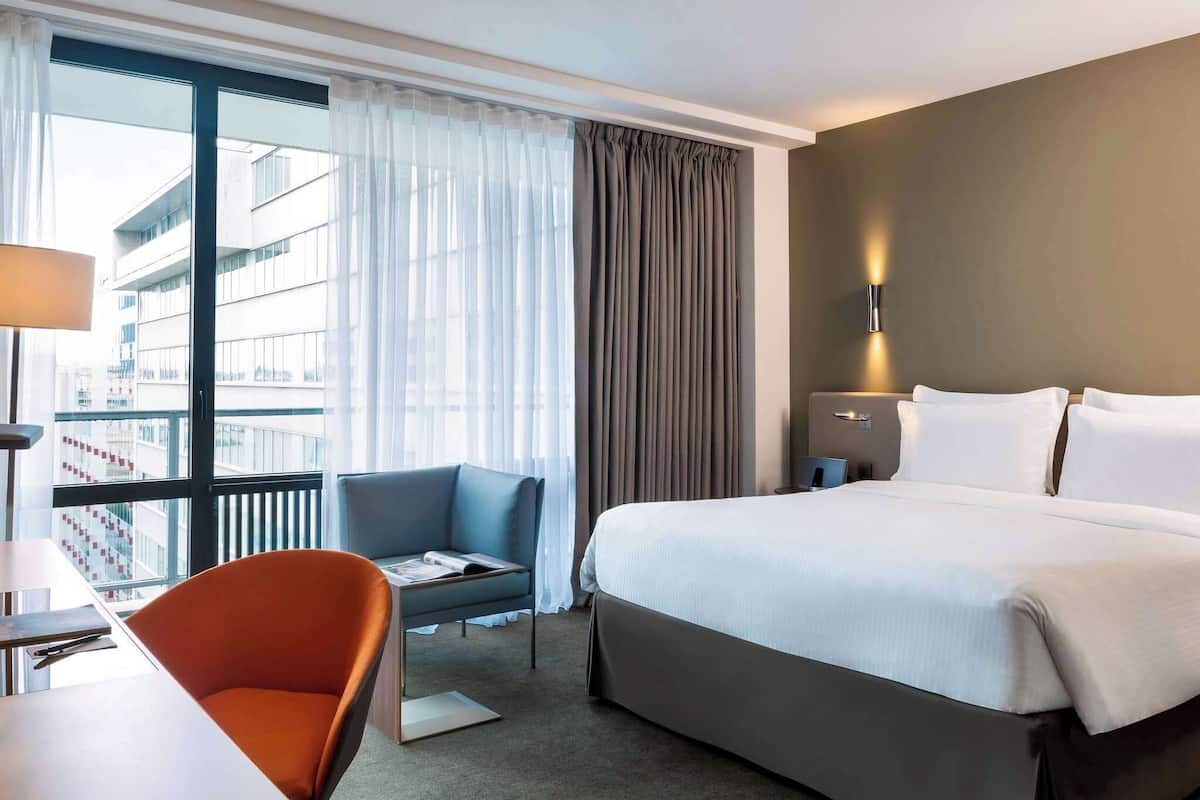 Classic Room, 1 King Bed, Balcony, Garden View
