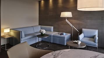 ์์ฑ ์ฑ๋ ์์ฒญ์ด ๊ฐ๋ฅํ 42์ธ์น ํ๋ผ์ค๋ง TV, TV