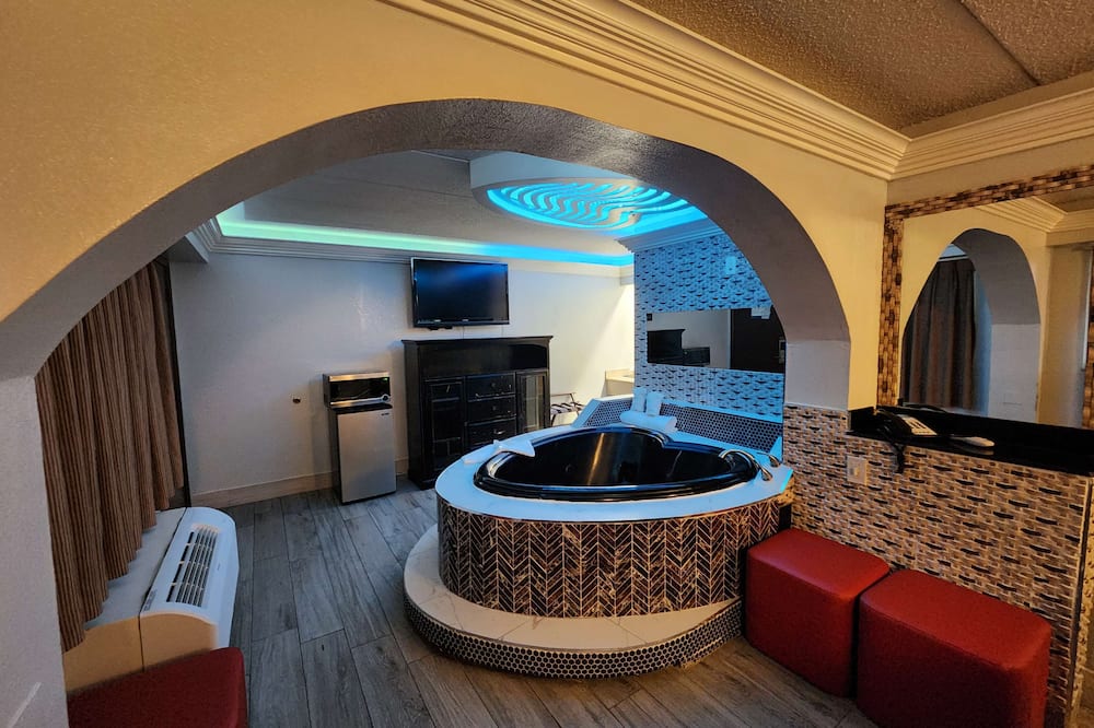 Americas Best Value Inn & Suites Little Rock at Scott Hamilton Dr