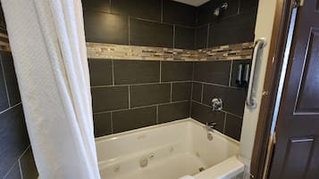 Suite, 1 kingsize-seng, røyk (Supreme) | Bad | Hårføner, håndklær, såpe og sjampo