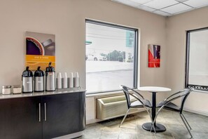 Coffee service - Motel 6 Calhoun, GA (Calhoun)