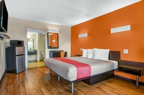 Habitación Deluxe, 1 cama de matrimonio grande, accesible para personas con discapacidad | Tabla de planchar con plancha, wifi gratis, ropa de cama