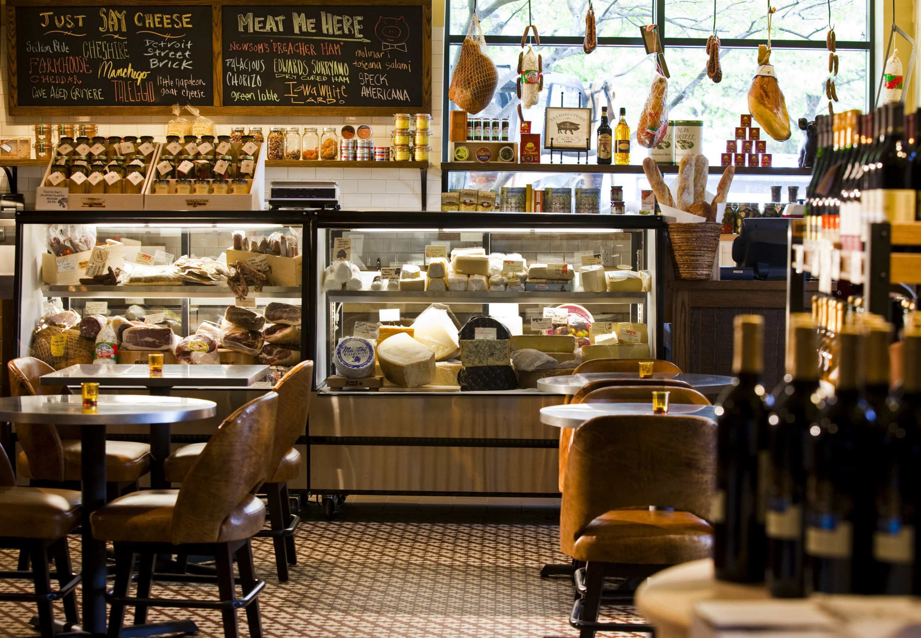 breakfast, lunch, dinner served; american cuisine