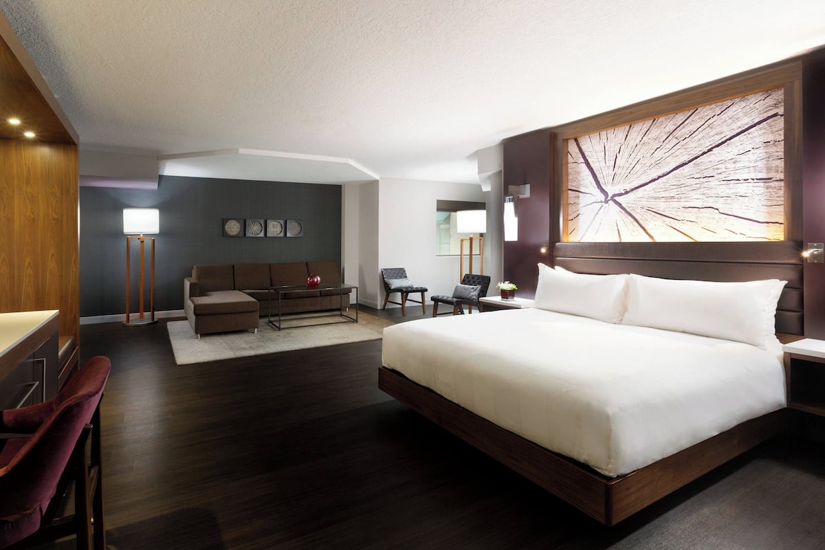 Premium bedding, pillowtop beds, in-room safe, desk