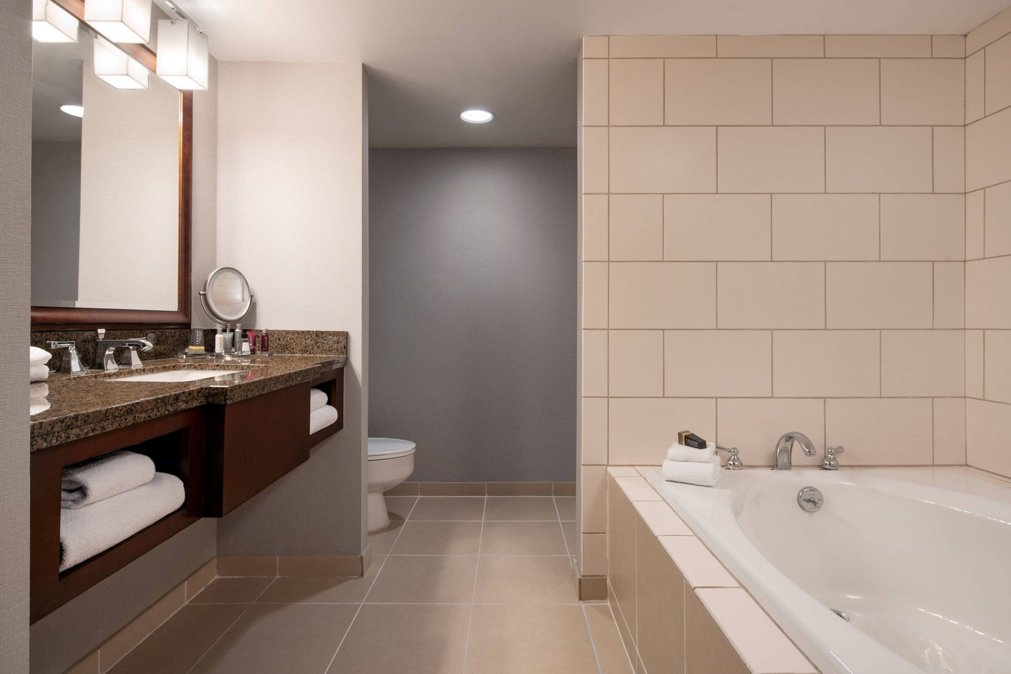 suite, 1 bedroom, non smoking | bathroom | designer toiletries, hair dryer, towels