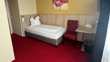 Panoramic Single Room | Individually decorated, individually furnished, desk, laptop workspace