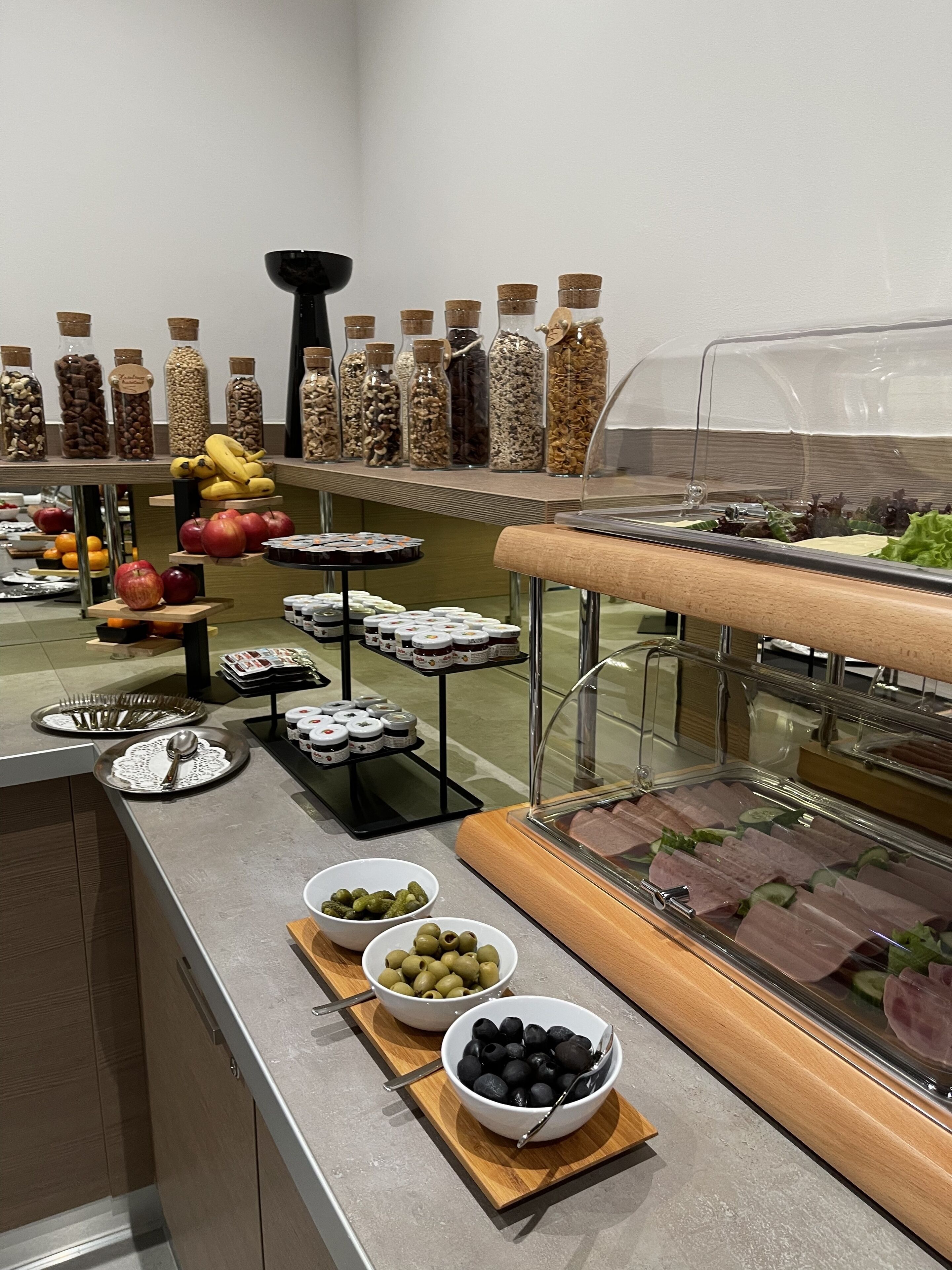 Buffet breakfast on weekdays (EUR 15 per person)