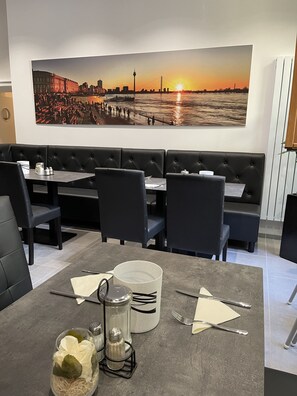 Buffet breakfast on weekdays (EUR 15 per person) - Hotel Palm Premium (Düsseldorf)