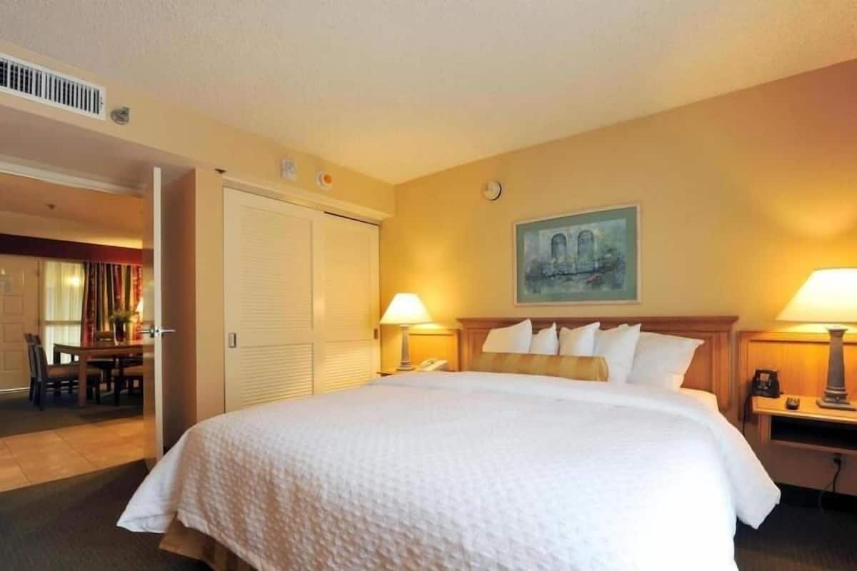 1 bedroom, premium bedding, in-room safe, laptop workspace