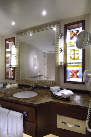 Combined shower/tub, free toiletries, hair dryer, bathrobes
