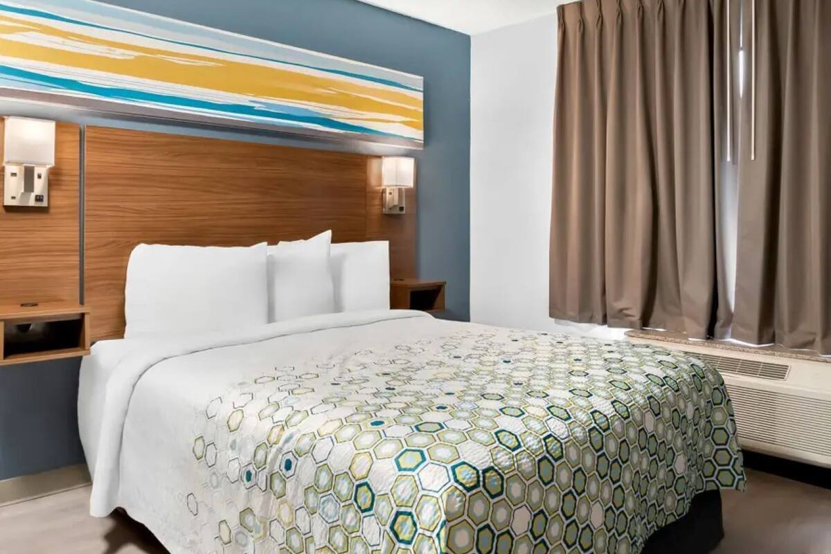 WiFi (free), bed sheets