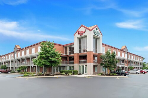 HomeTowne Studios by Red Roof Auburn Hills