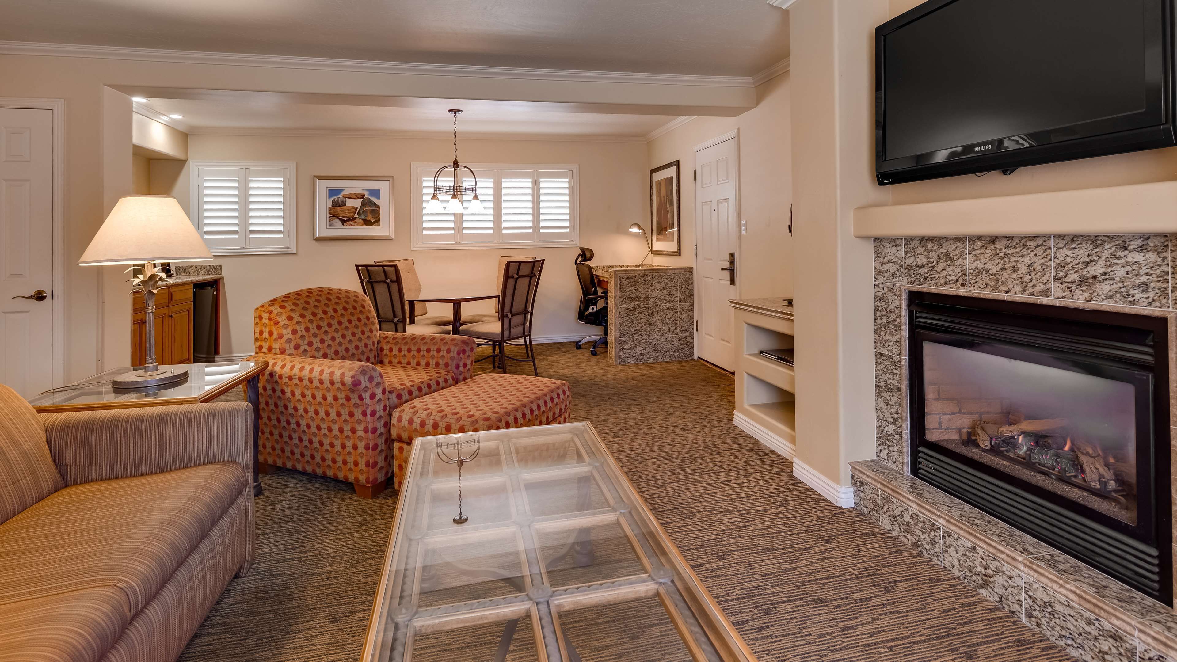 suite, multiple beds, non smoking, fireplace (with sofabed) | 1 bedroom, pillow-top beds, in-room safe, desk