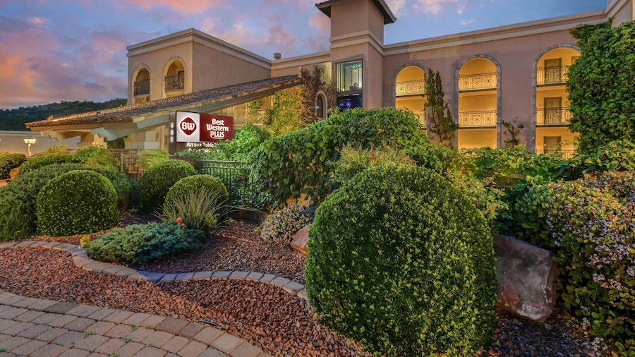 Best Western Plus Arroyo Roble Hotel & Creekside Villas