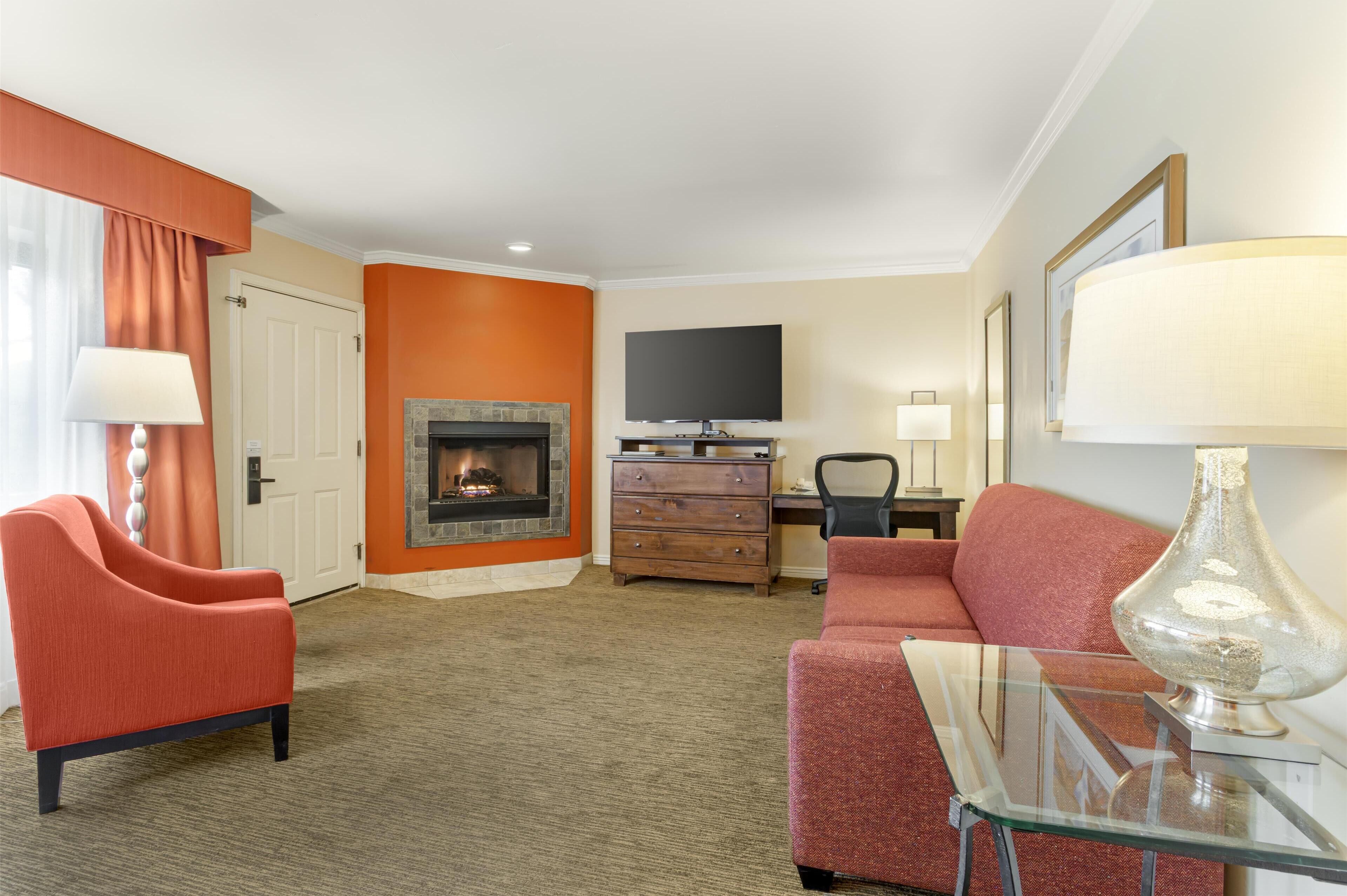 signature room, 1 king bed, non smoking, jetted tub (with sofabed) | 1 bedroom, pillow-top beds, in-room safe, desk