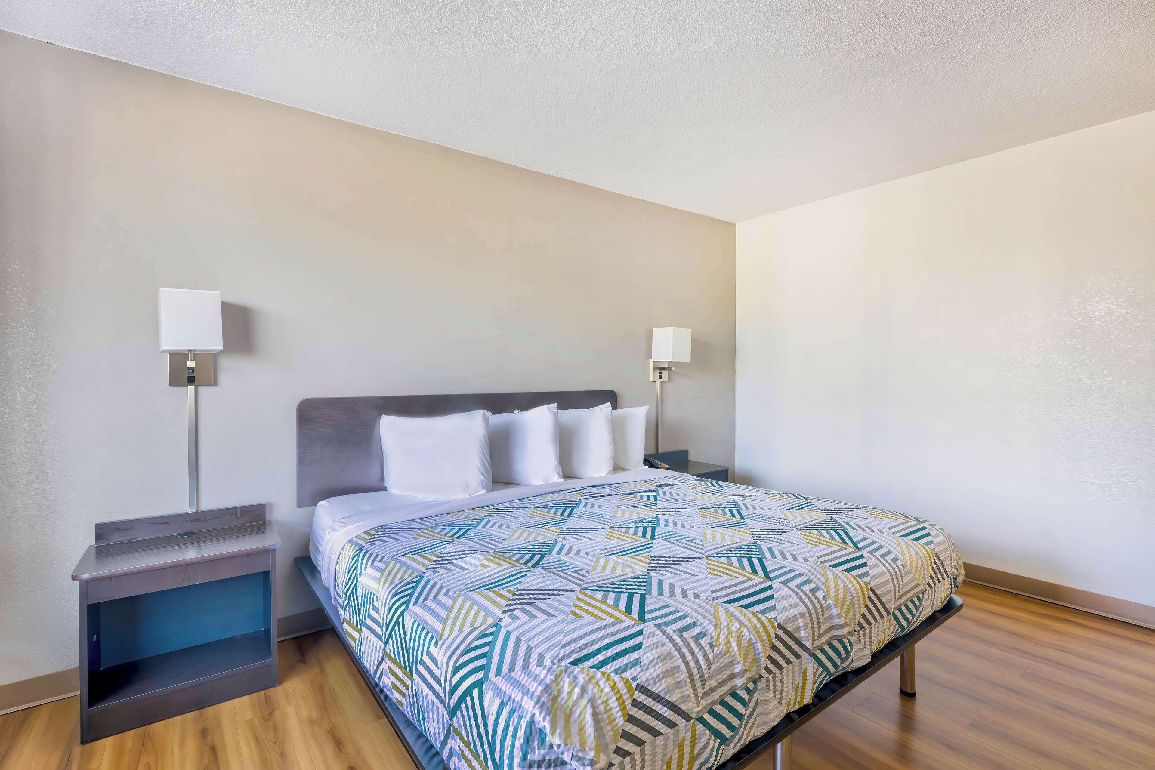 Desk, cribs/infant beds, free WiFi, bed sheets