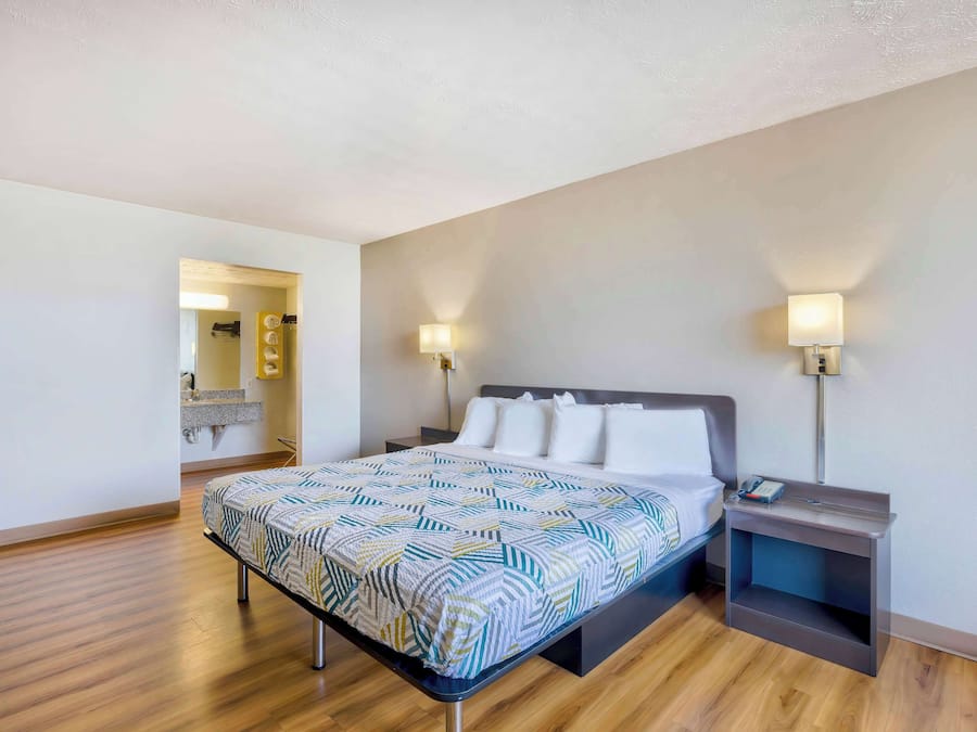 Desk, cribs/infant beds, free WiFi, bed sheets