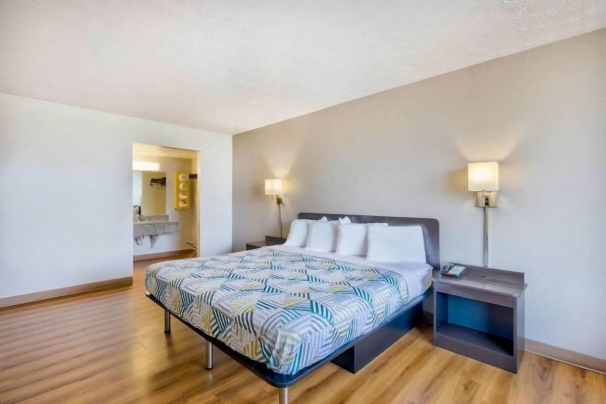 Desk, cots/infant beds, free WiFi, bed sheets