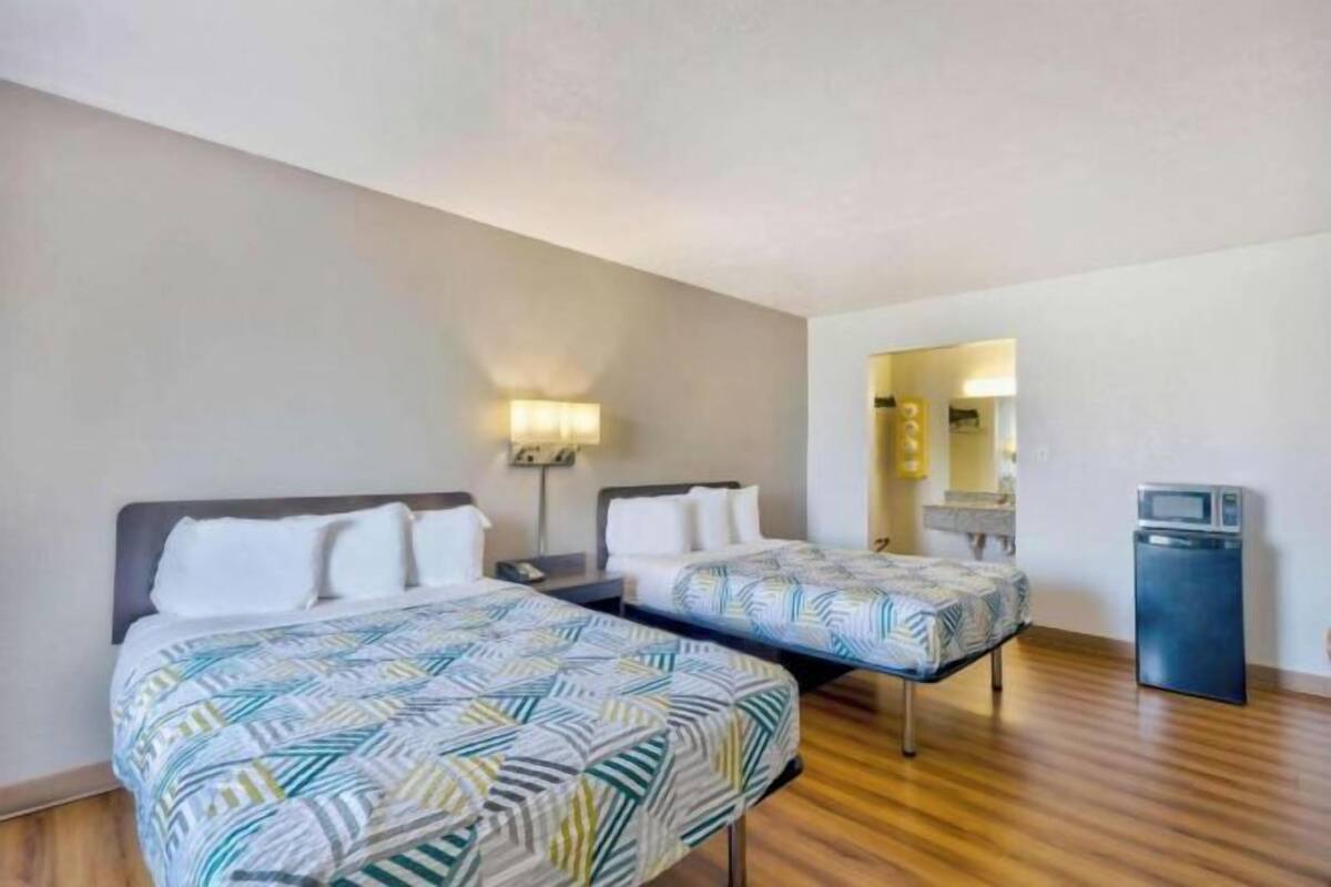 Desk, cots/infant beds, free WiFi, bed sheets