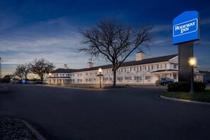 A large, two-story hotel with a sign reading "Rodeway Inn."
