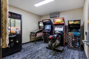 Game room - Rodeway Inn Grandville - Grand Rapids (Grandville)