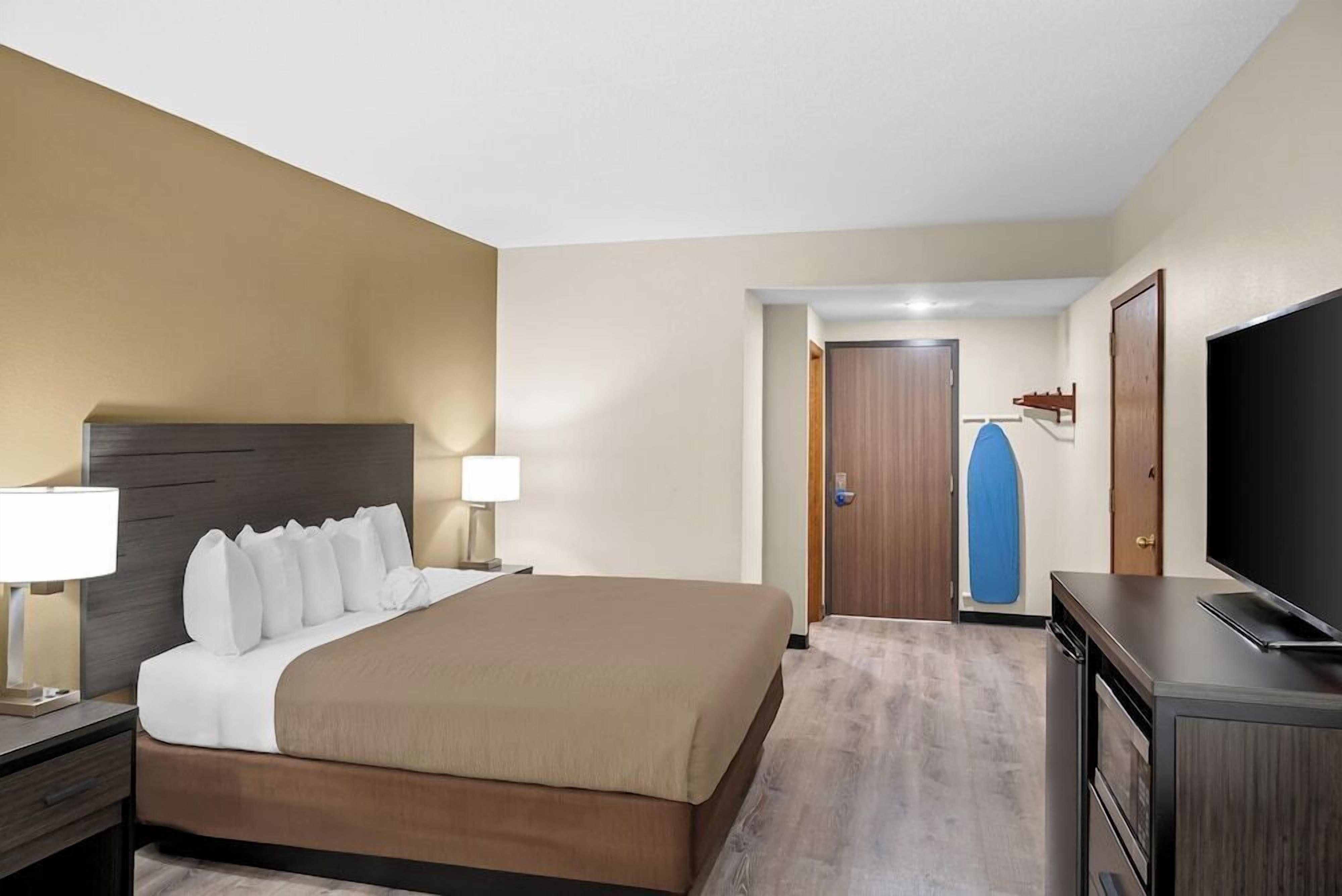 Desk, blackout drapes, iron/ironing board, free WiFi