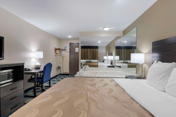 Standard Room, 1 King Bed, Jetted Tub
