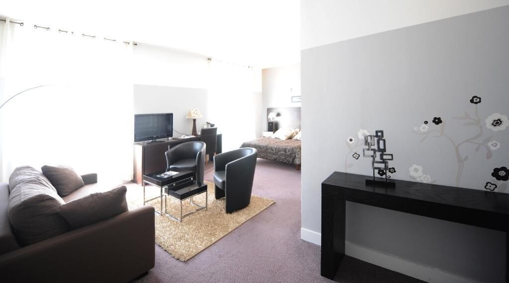 82-cm flat-screen tv with premium tv channels, tv