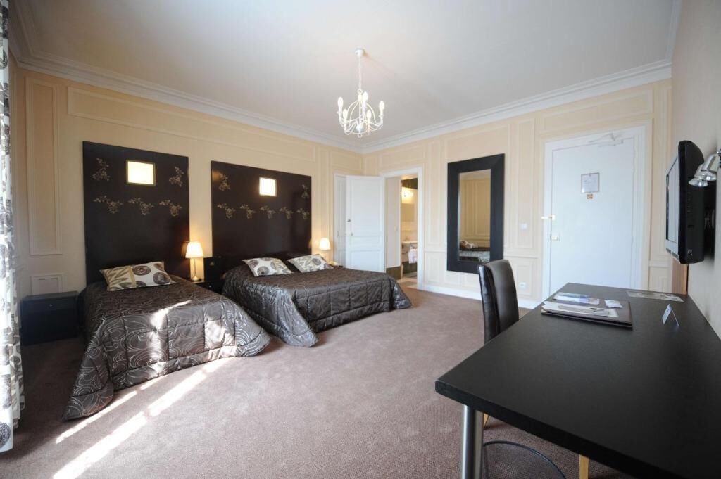 minibar, in-room safe, desk, laptop workspace