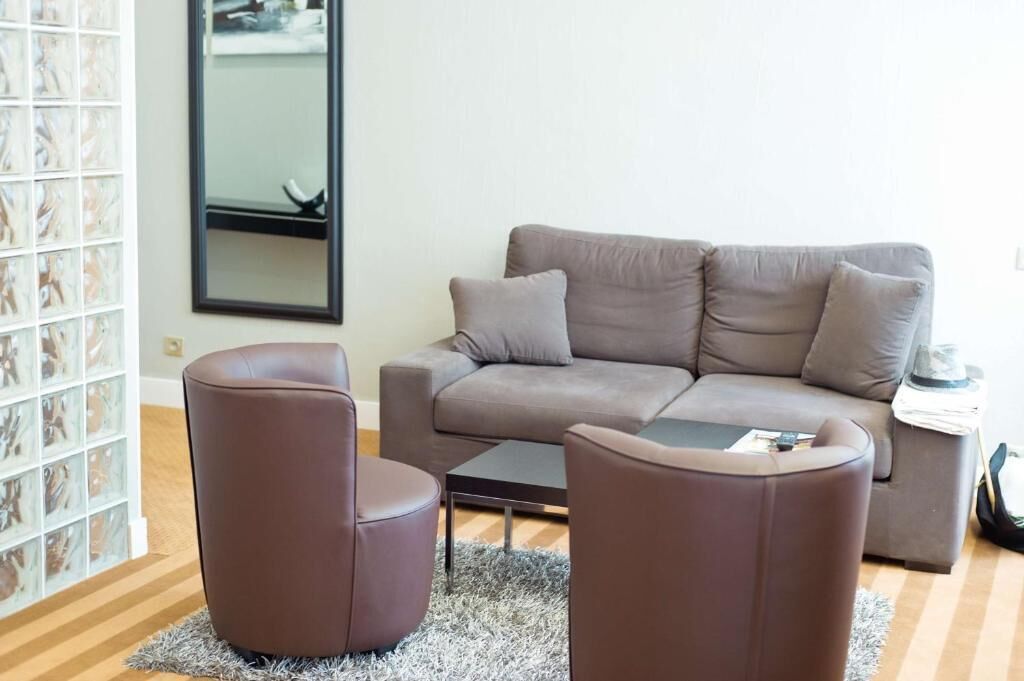 82-cm flat-screen tv with premium tv channels, tv