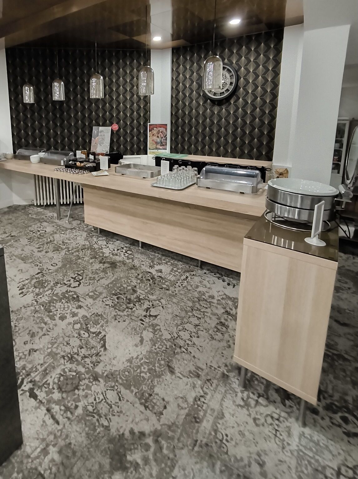 82-cm flat-screen tv with premium tv channels, tv