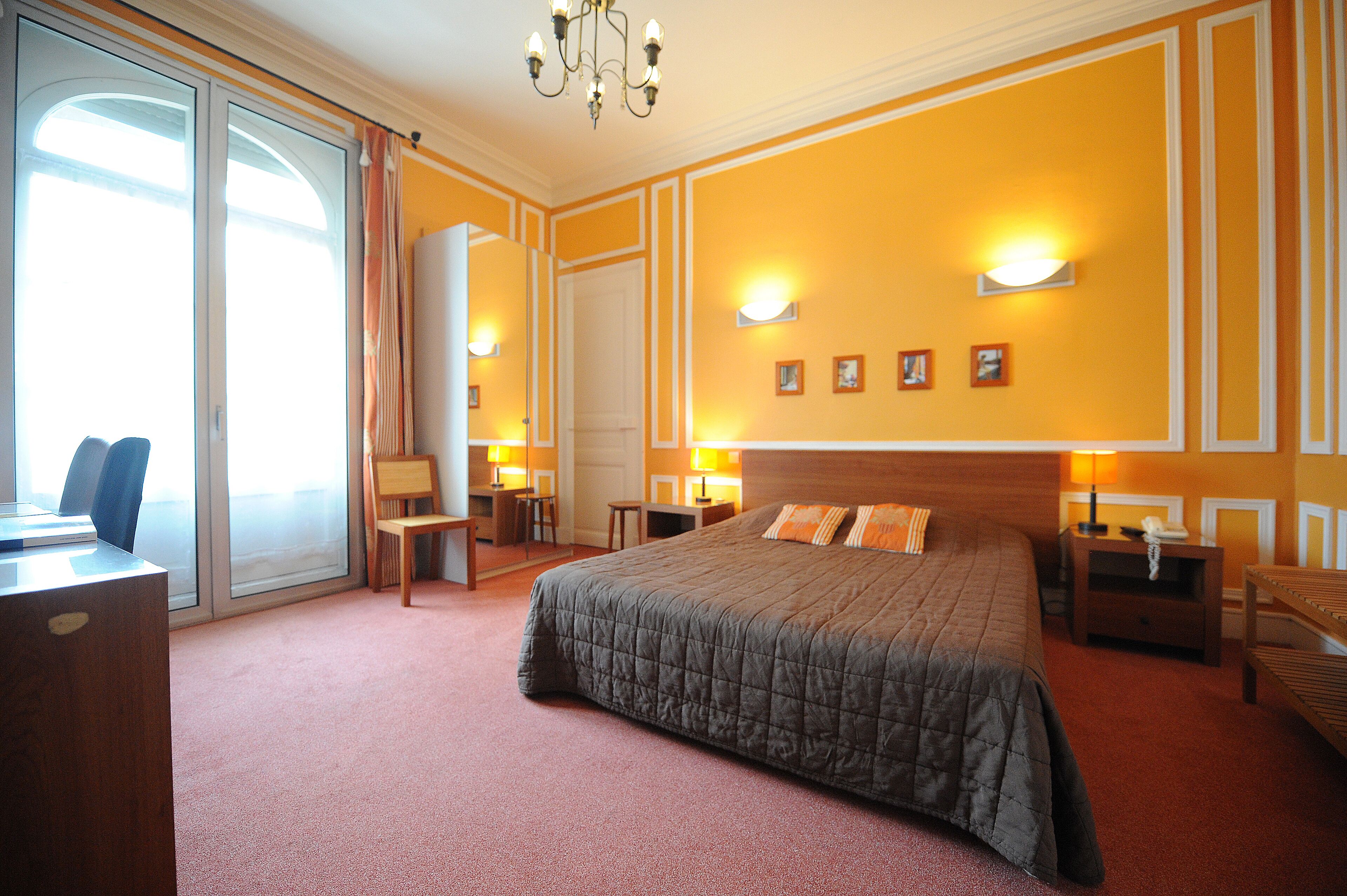 minibar, in-room safe, desk, laptop workspace