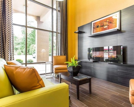 Lobby. Quality Inn Lincolnton