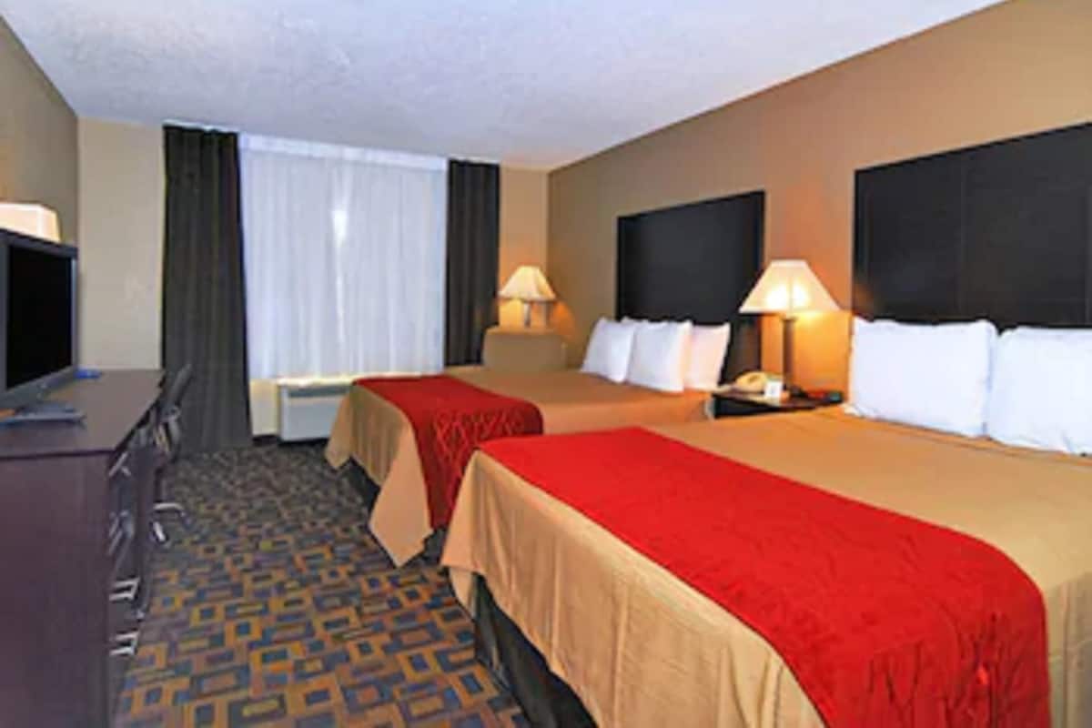 Premium bedding, down duvets, pillow-top beds, desk
