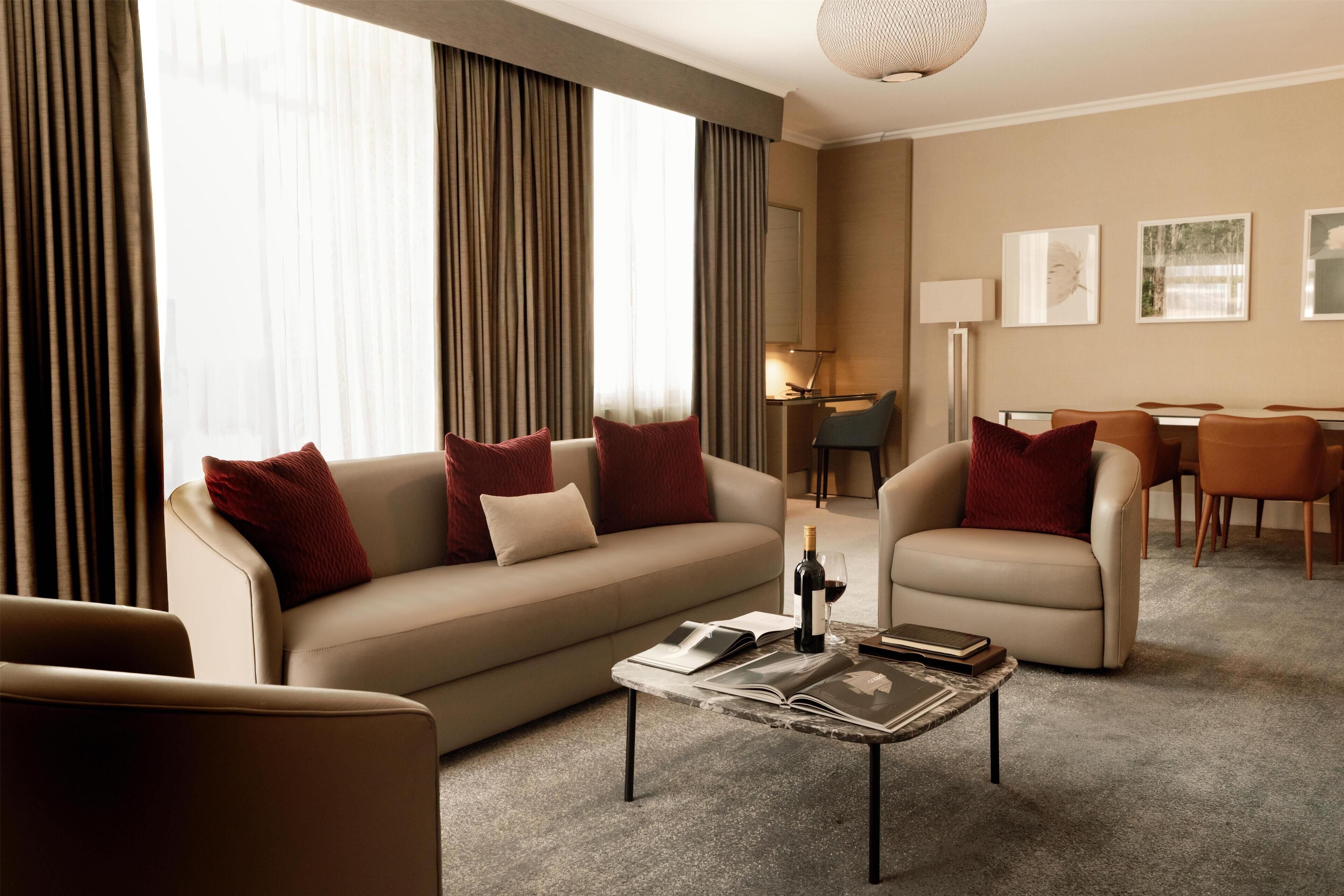 King Parlour Room | Living area | 55-inch LED TV with cable channels, TV, pay movies