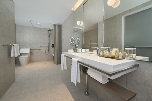 Quarto executivo, 1 cama King | Banheiro acessível