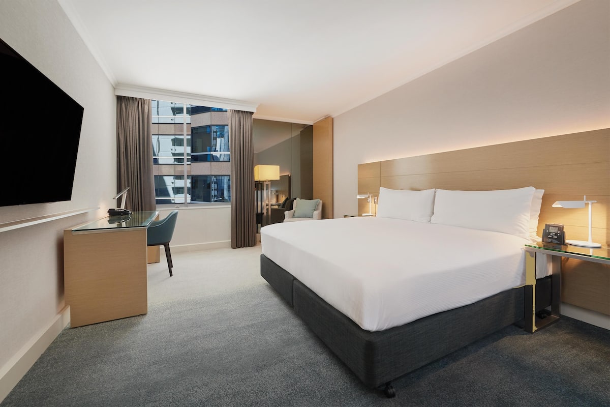 King Guestroom | Hypo-allergenic bedding, pillowtop beds, minibar, in-room safe