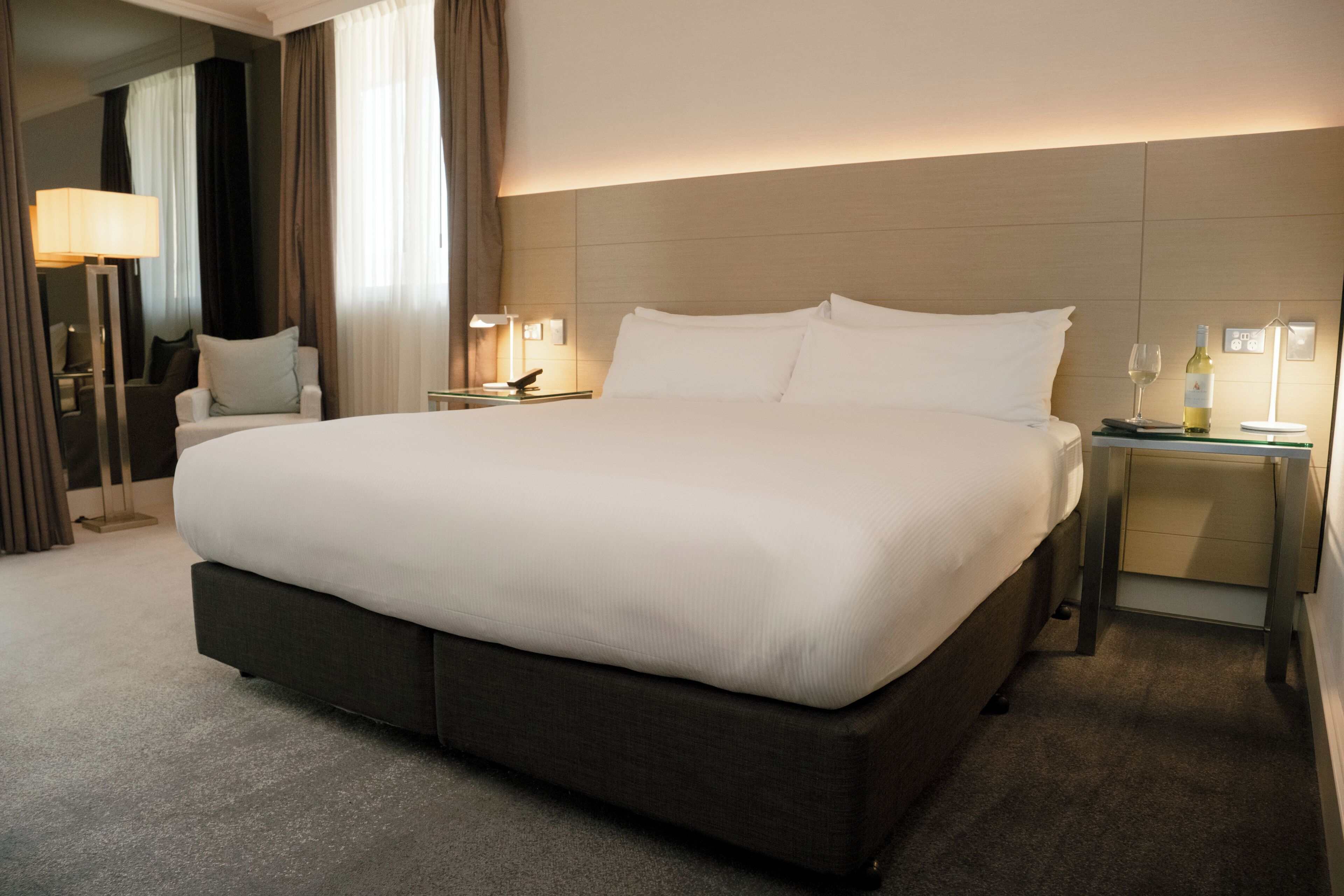 King Guestroom | Hypo-allergenic bedding, pillowtop beds, minibar, in-room safe