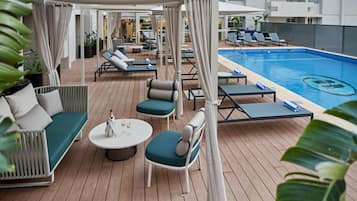 Outdoor pool, free cabanas, pool umbrellas