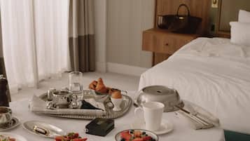 King Premier Suite w/ Lounge Access