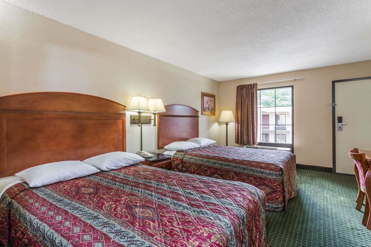 Desk, iron/ironing board, WiFi (free), bed sheets