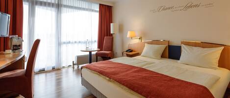 Literie hypoallergénique, minibar, coffres-forts dans les chambres