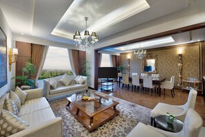 Suíte presidencial, 1 cama King | Sala de estar | TV de plasma