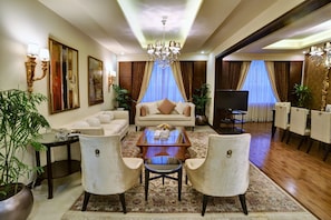 Presidential-Suite, 1 King-Bett | Wohnbereich